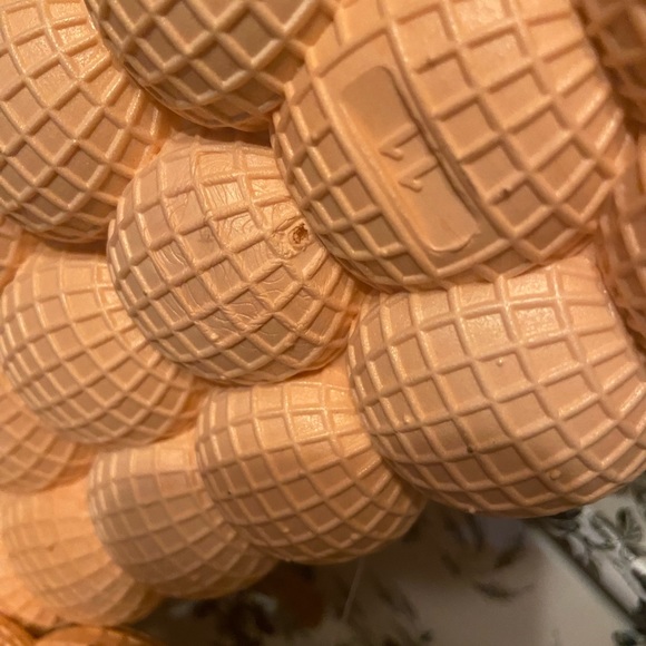 Original peach color bubble slides no scraps on these are new with  a women’s - Picture 3 of 4